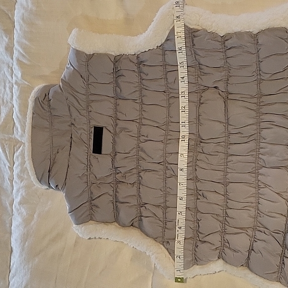 LIKE NEW! CALVIN KLEIN GREY WITH FLEECE TRIM VEST WOMEN'S LARGE - Picture 8 of 12